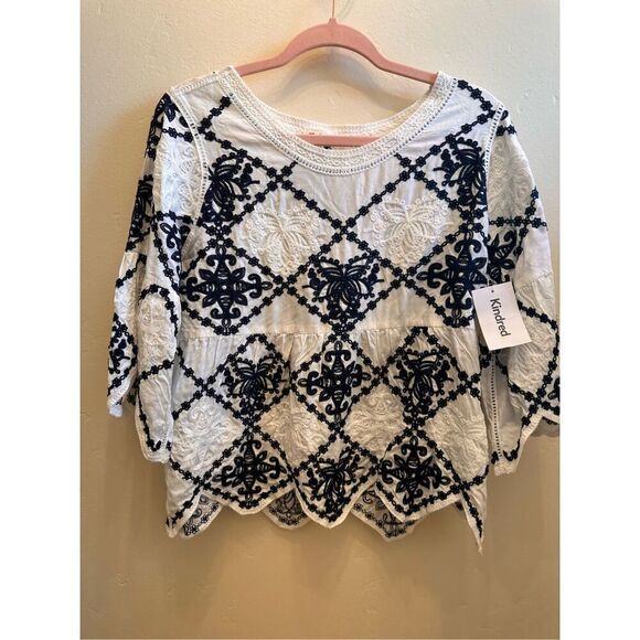 Kindred Navy Blue and White Embroidered Top Size Small New - Picture 1 of 6